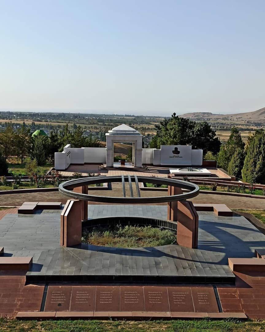 The tündük-shaped memorial and the name plates
